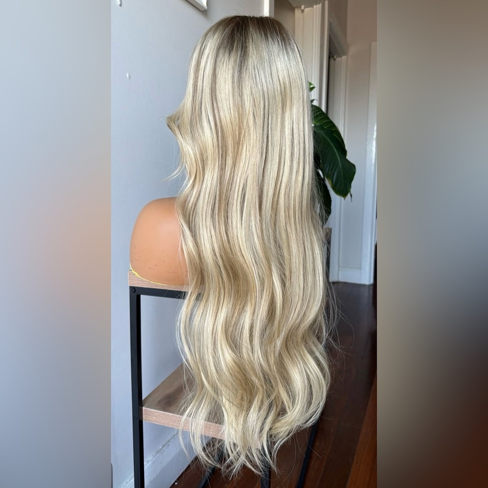 Blonde Wavy Hair Wig - Picture 2 of 2